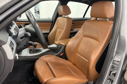 harmaa BMW 318 2012 kuva 15.