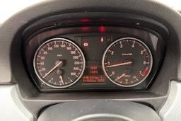 harmaa BMW 318 2012 kuva 16.