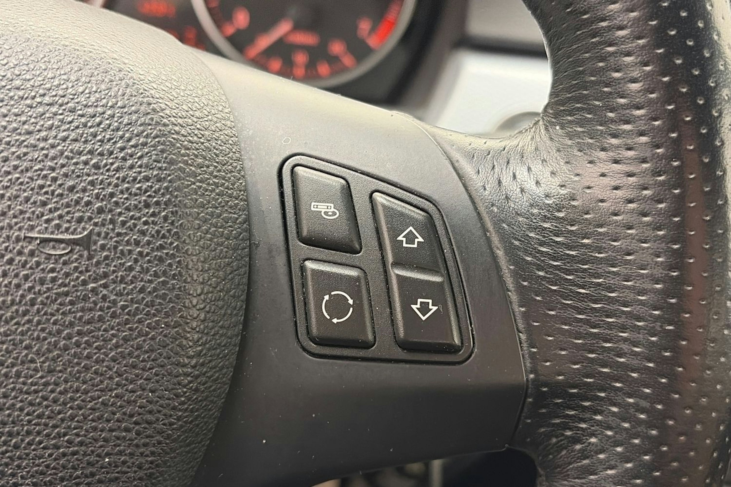 harmaa BMW 318 2012 kuva 19.