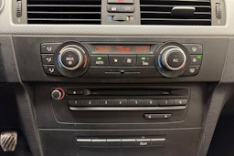 harmaa BMW 318 2012 kuva 22.