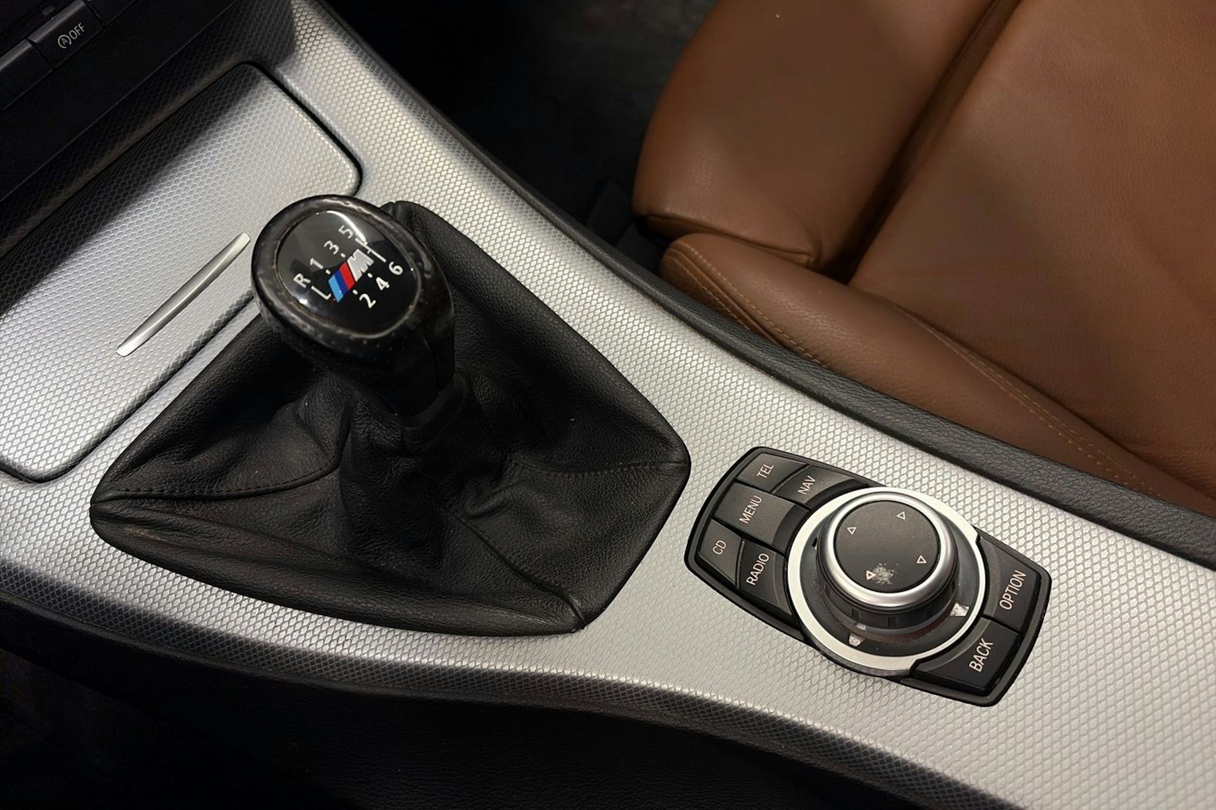 harmaa BMW 318 2012 kuva 23.