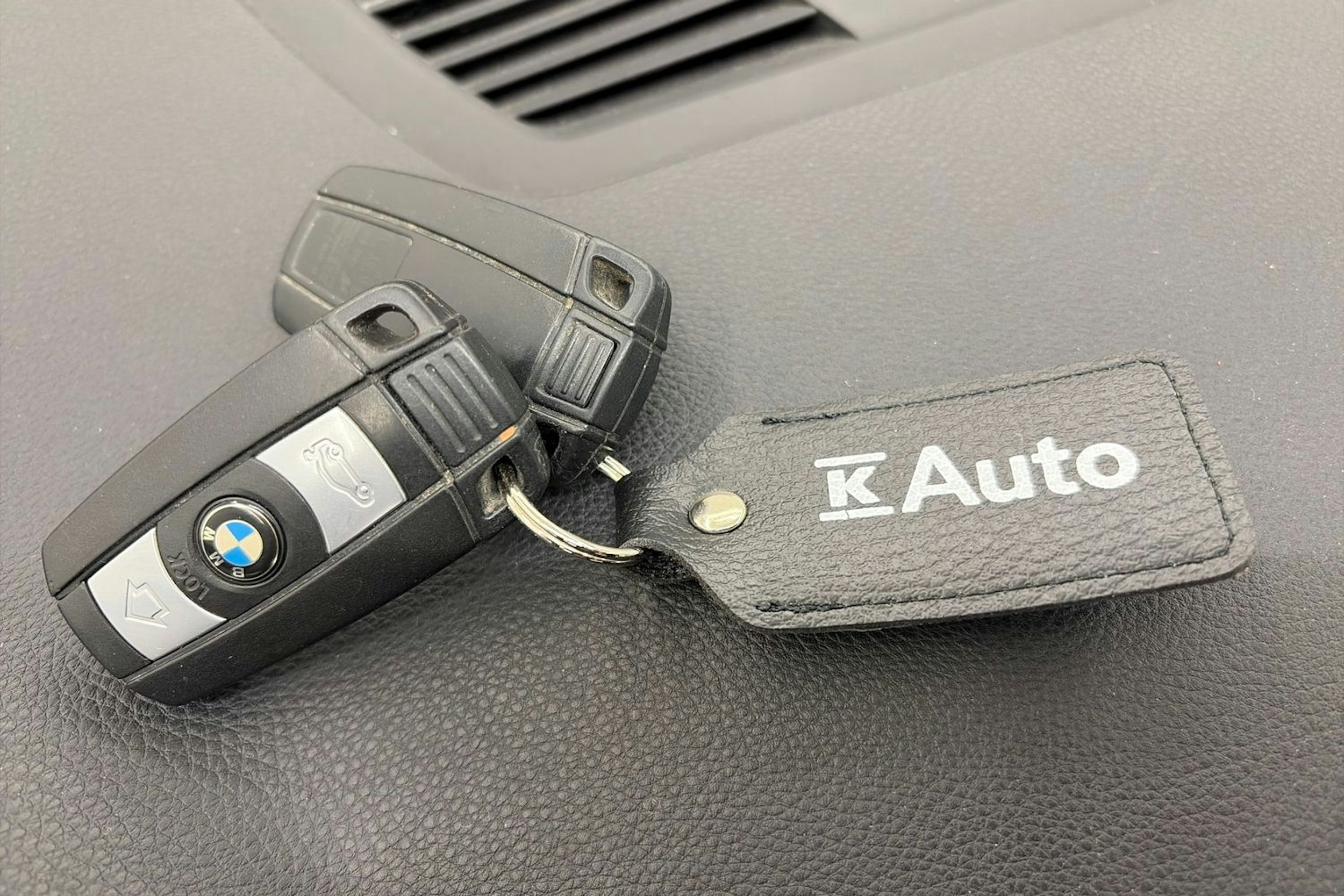 harmaa BMW 318 2012 kuva 24.