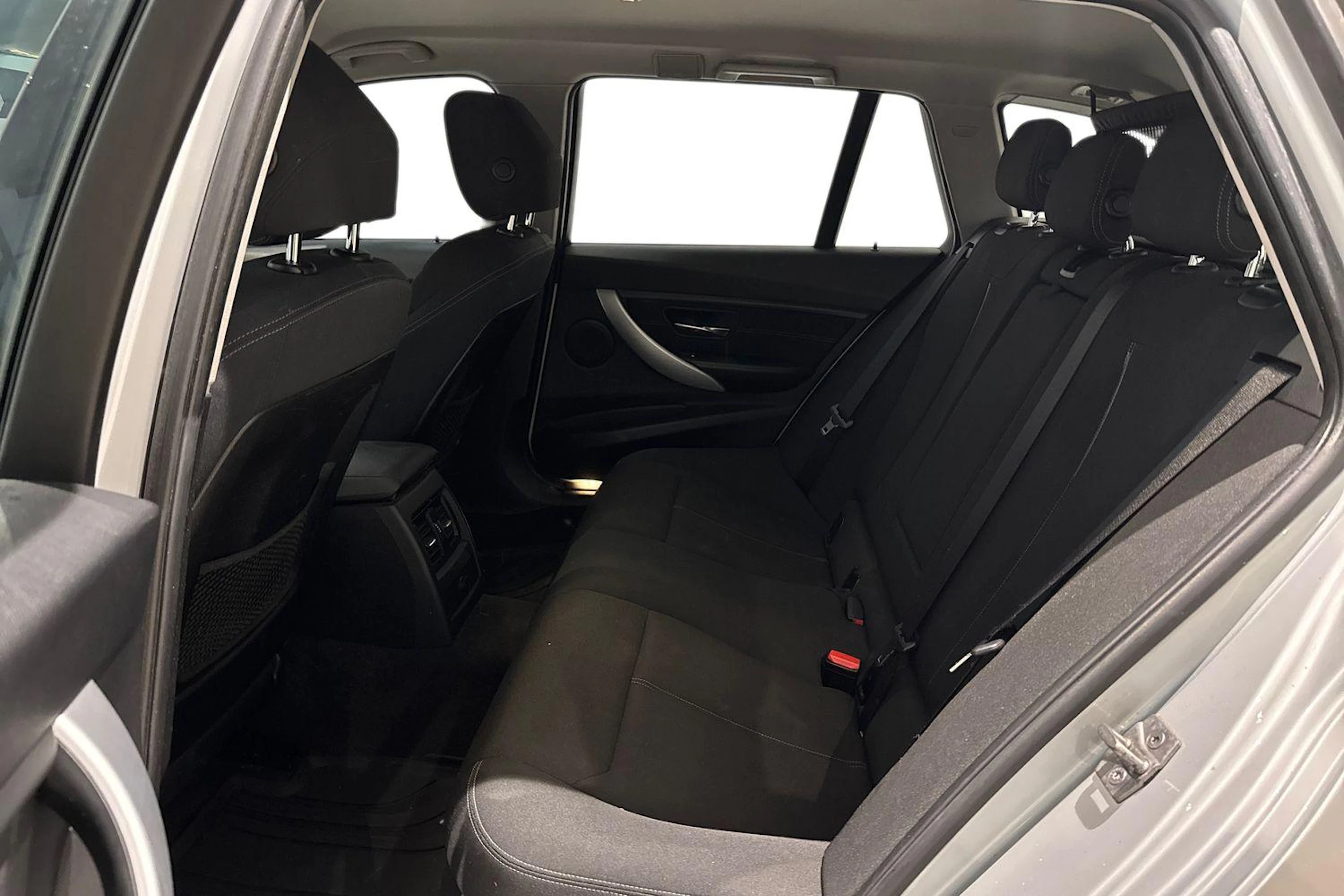 harmaa BMW 318 2013 kuva 8.