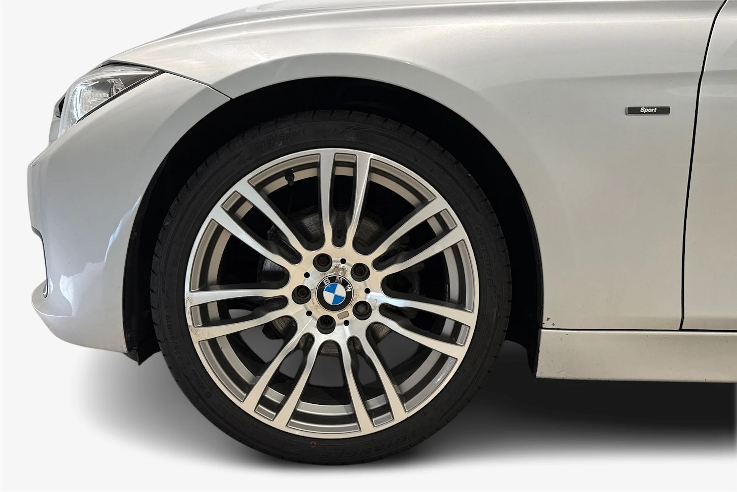 harmaa BMW 318 2013 kuva 9.