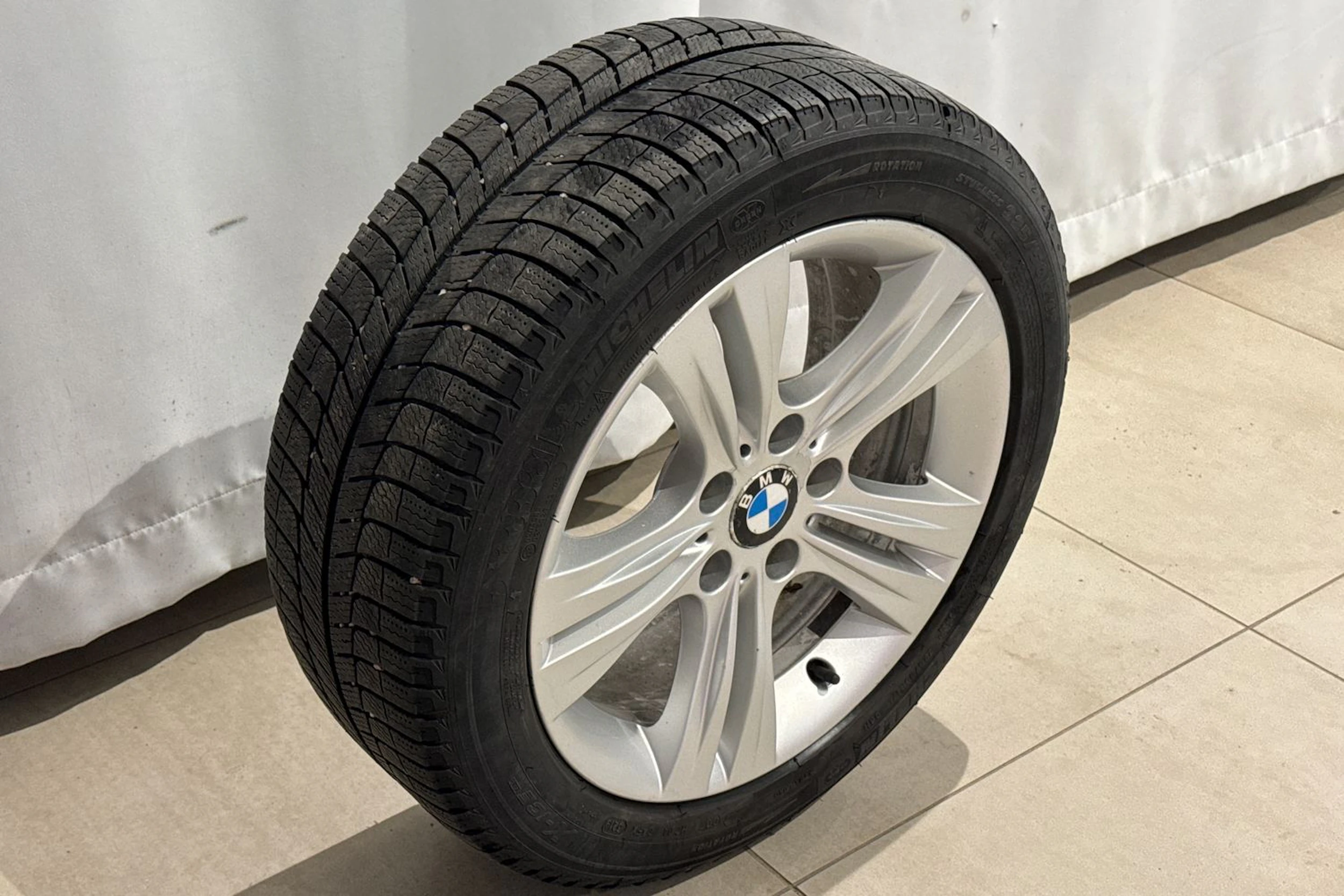 harmaa BMW 318 2013 kuva 11.