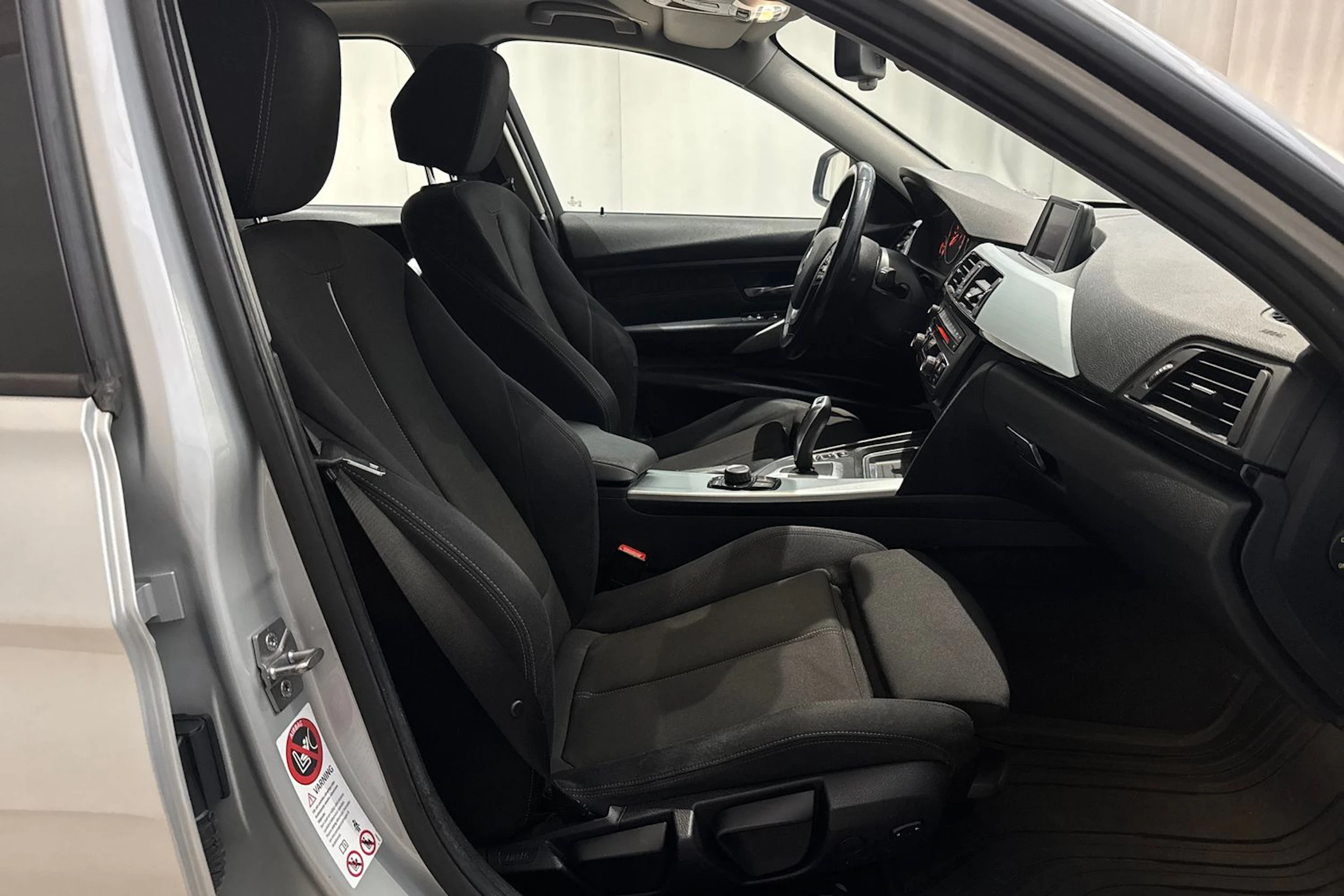 harmaa BMW 318 2013 kuva 14.
