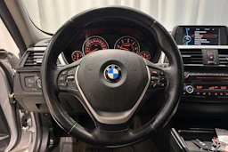 harmaa BMW 318 2013 kuva 15.