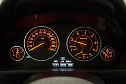 harmaa BMW 318 2013 kuva 16.