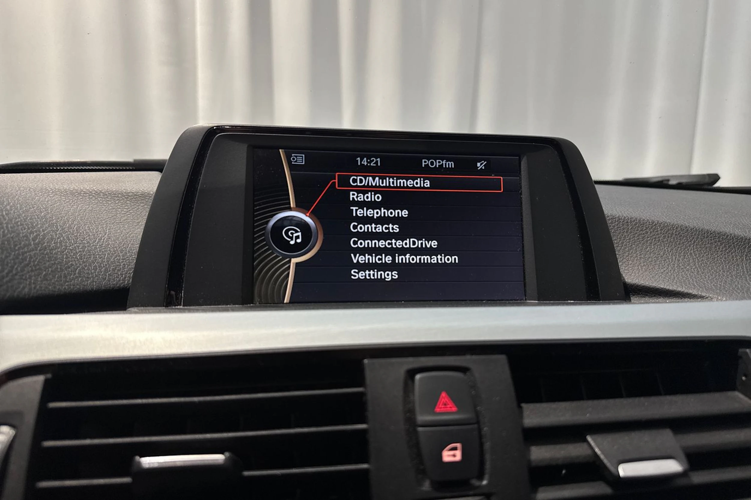 harmaa BMW 318 2013 kuva 17.