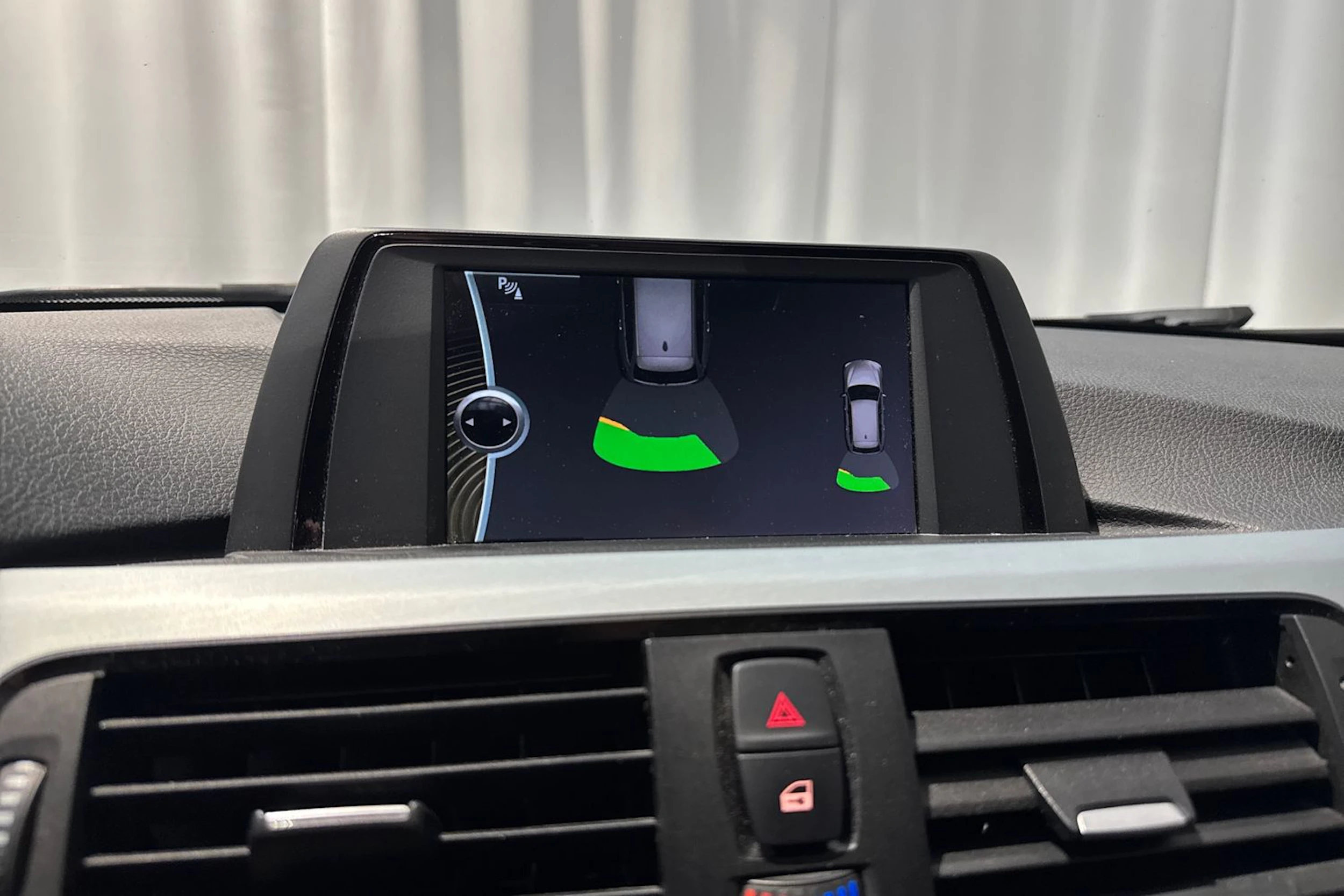 harmaa BMW 318 2013 kuva 18.
