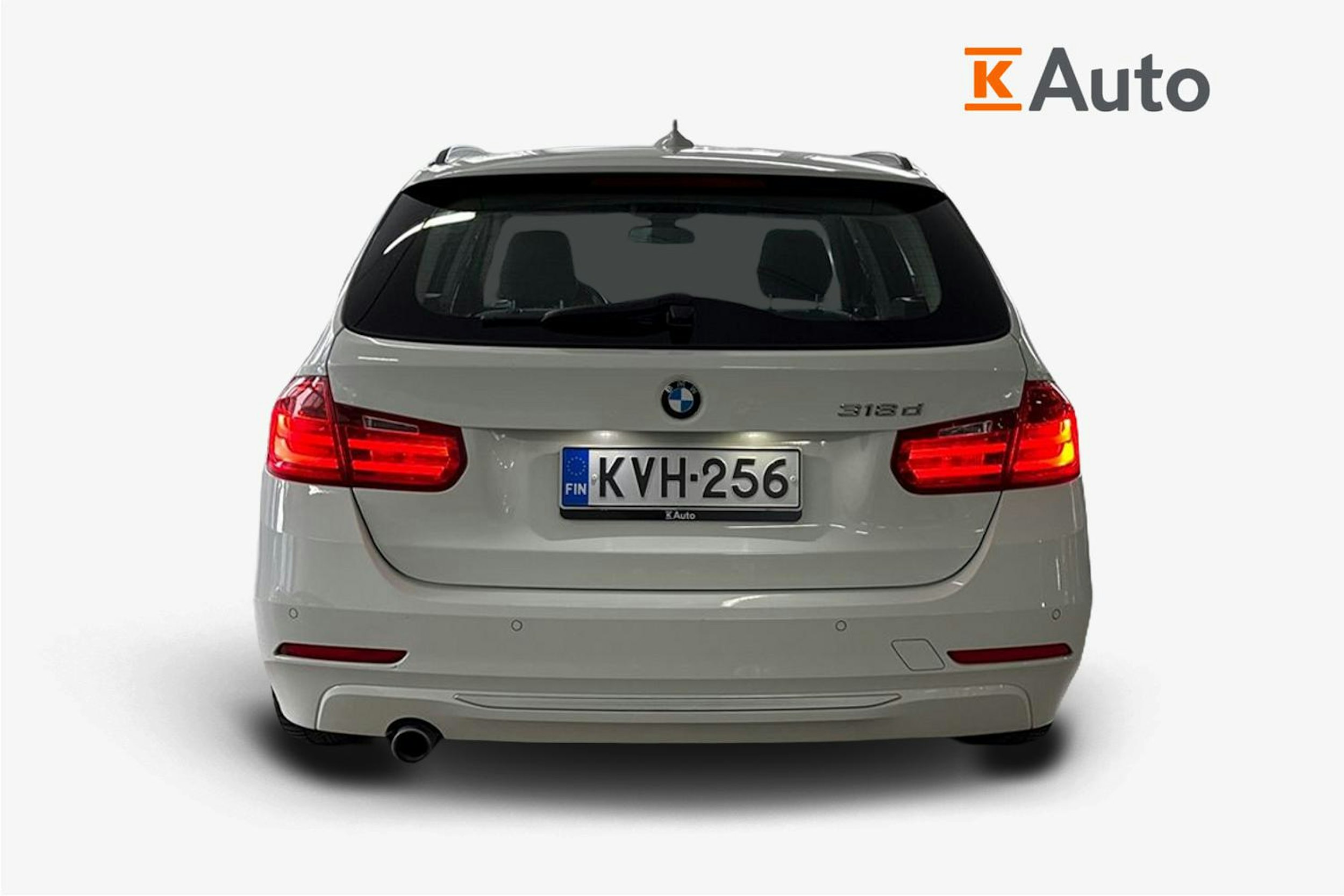 Valkoinen BMW 318 2013 kuva 3.