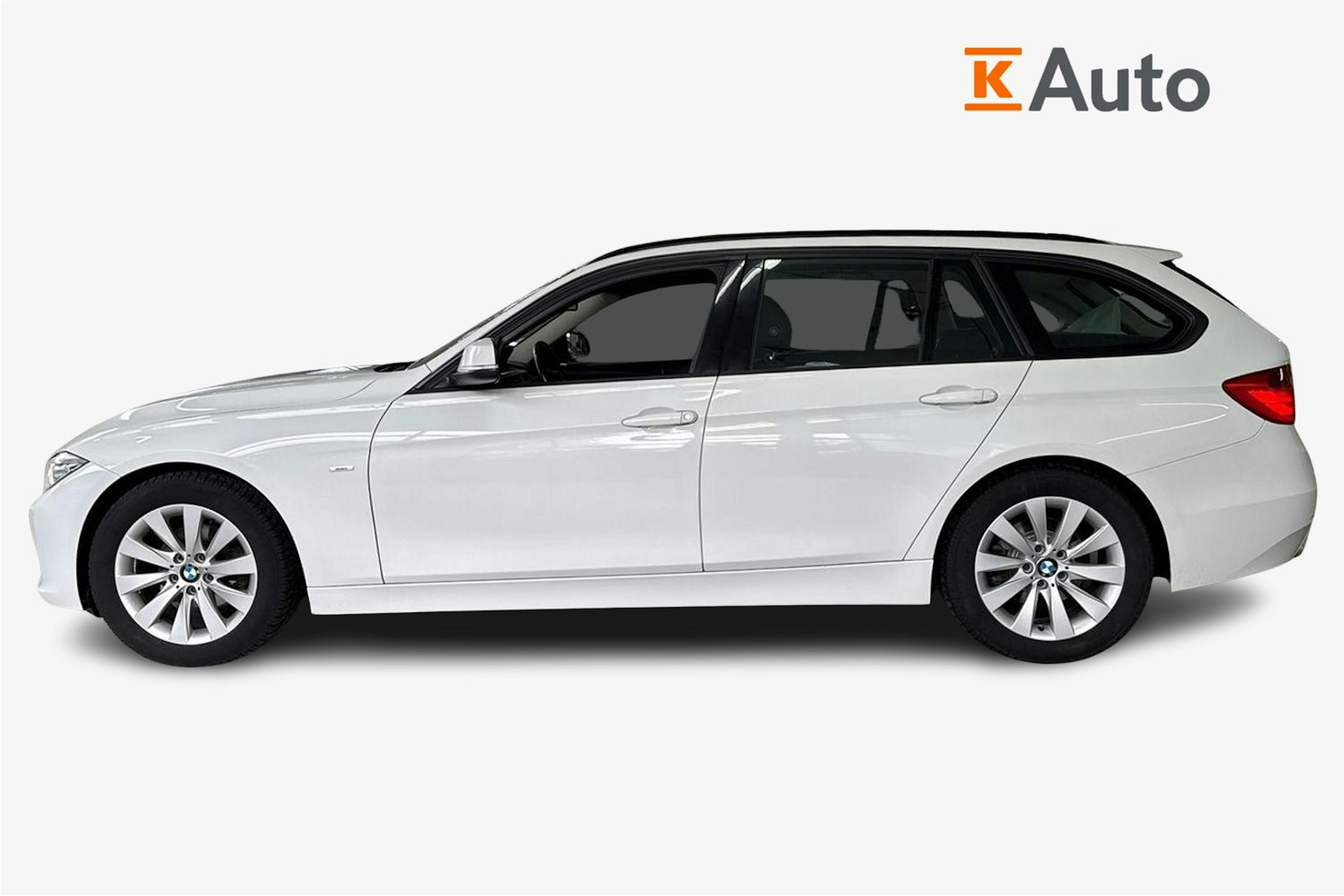 Valkoinen BMW 318 2013 kuva 6.