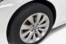 Valkoinen BMW 318 2013 kuva 11.