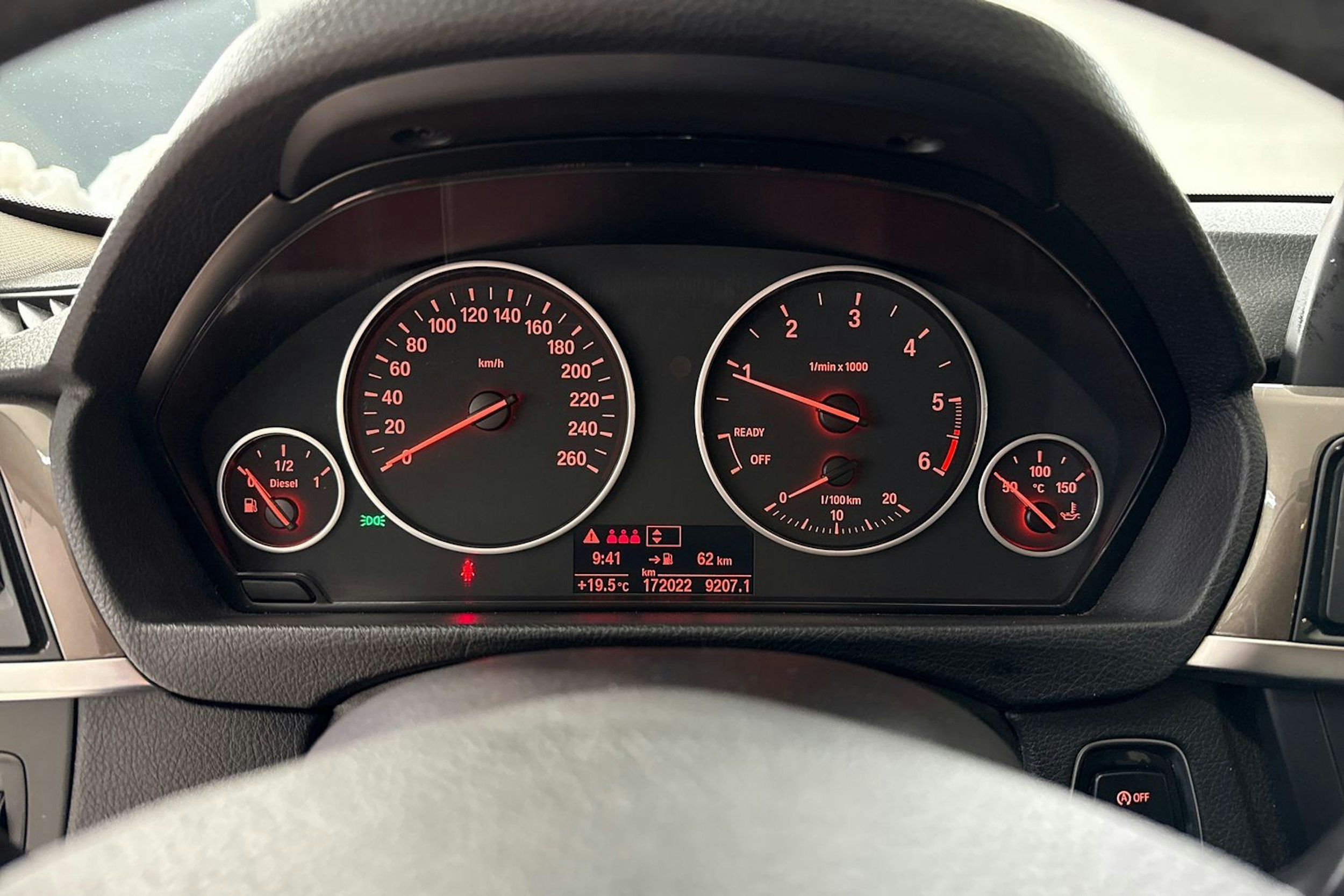 Valkoinen BMW 318 2013 kuva 18.