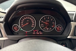 Valkoinen BMW 318 2013 kuva 18.
