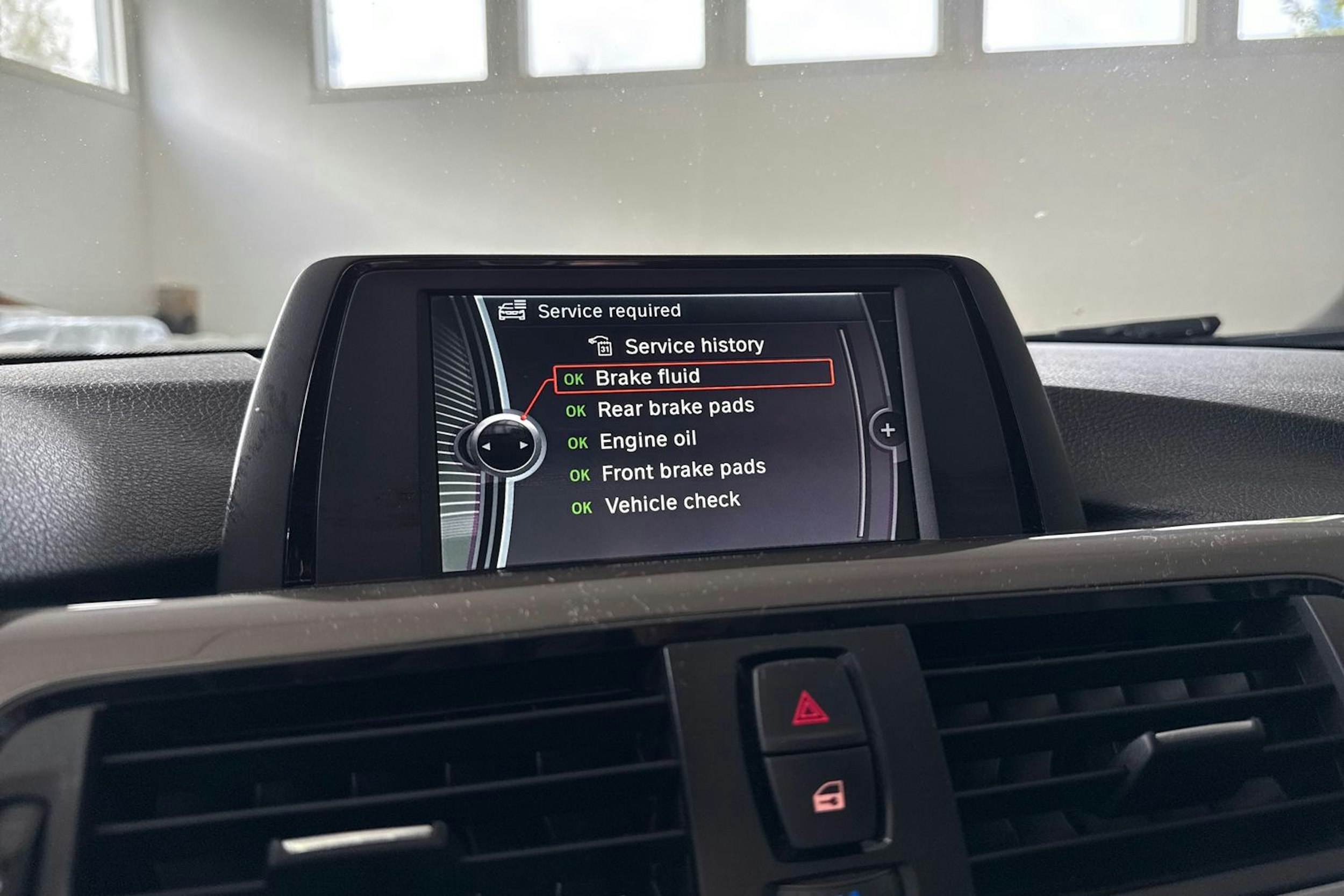 Valkoinen BMW 318 2013 kuva 22.