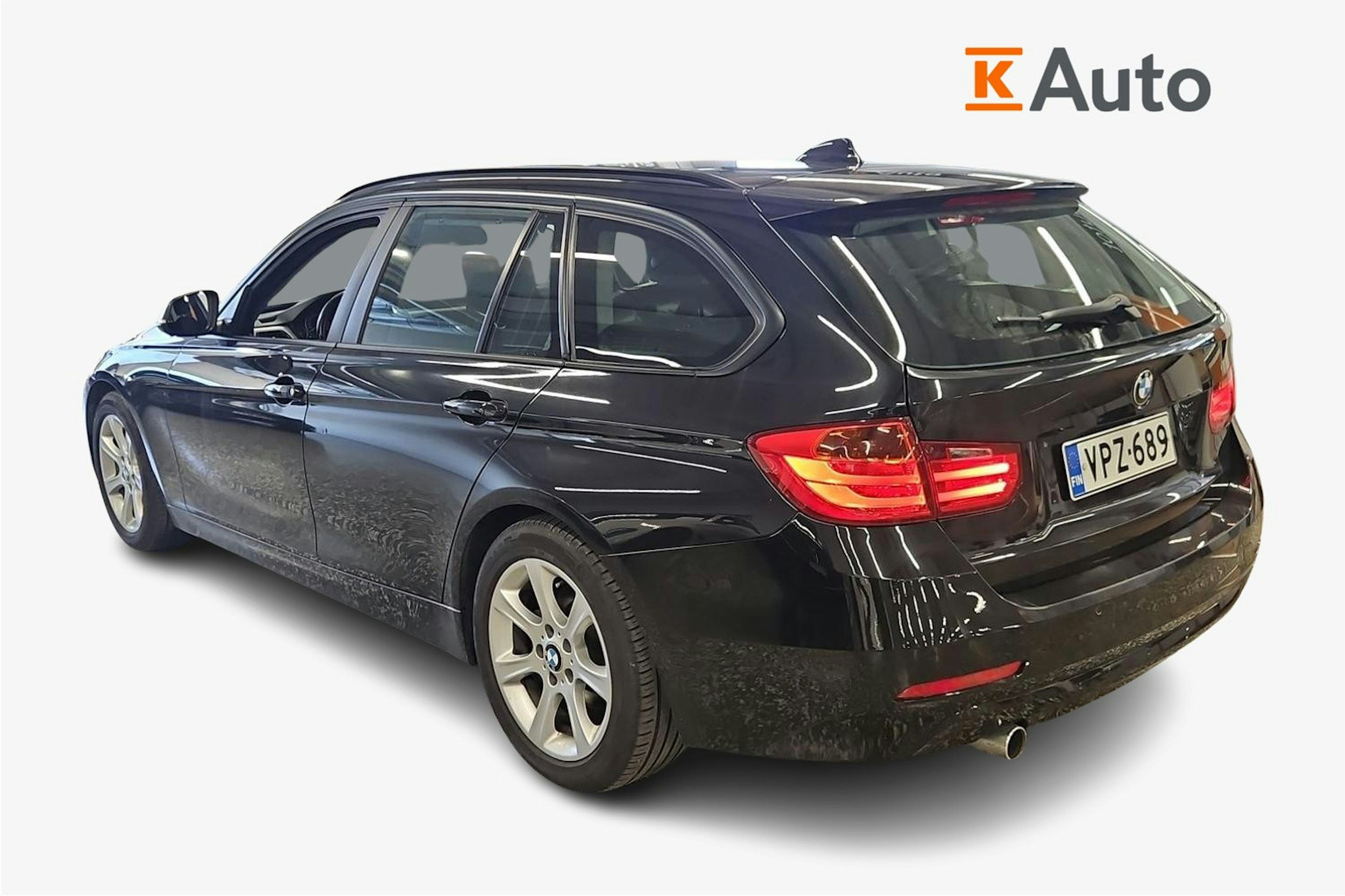 Musta BMW 318 2013 kuva 2.