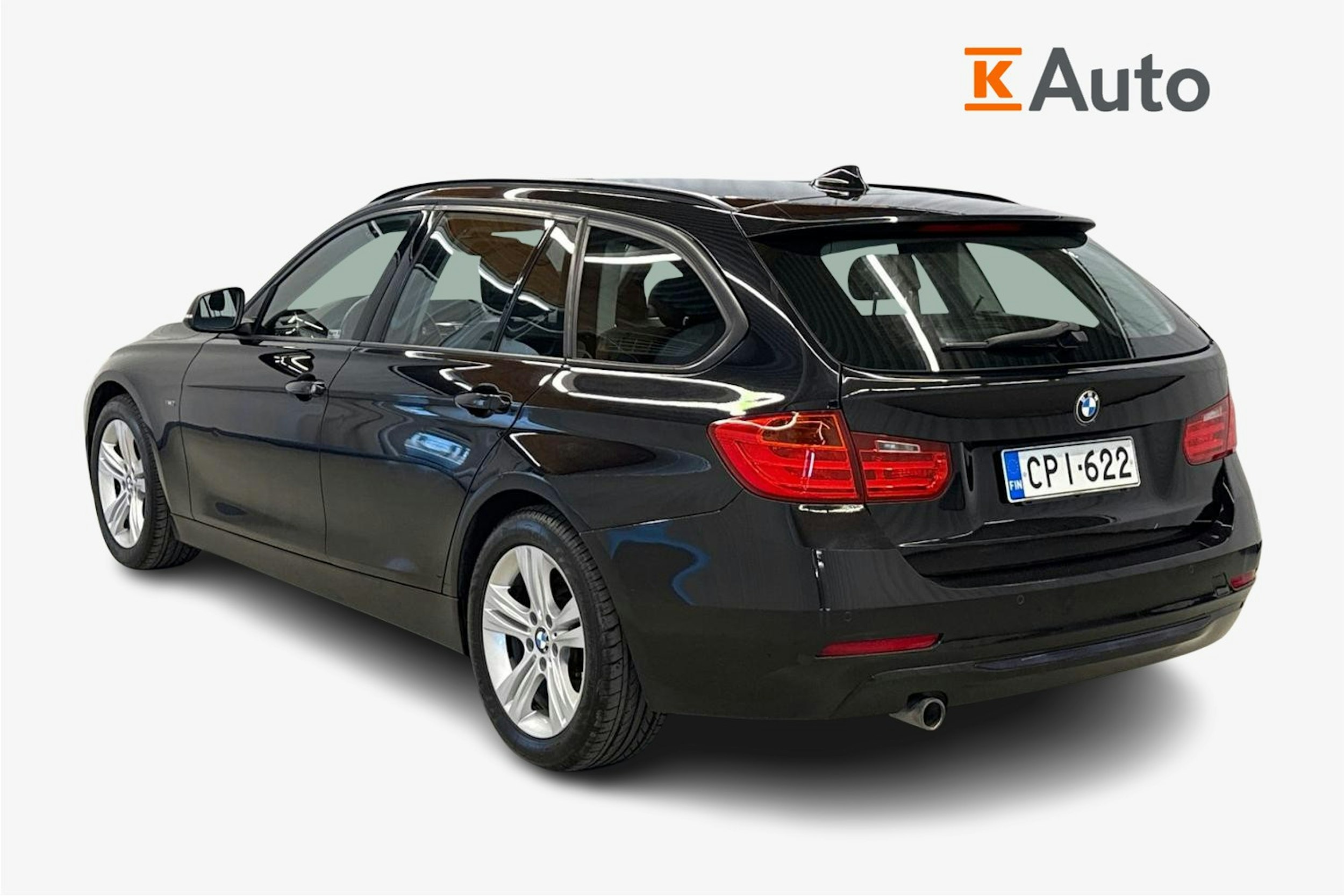 musta BMW 318 2014 kuva 2.