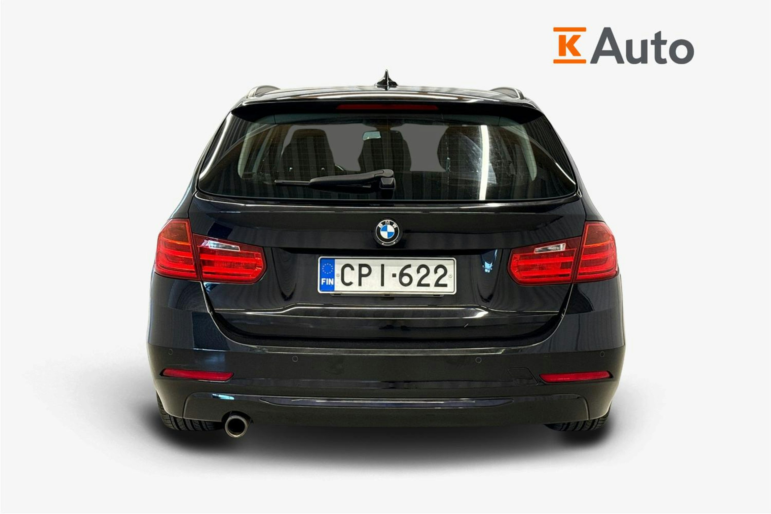musta BMW 318 2014 kuva 3.