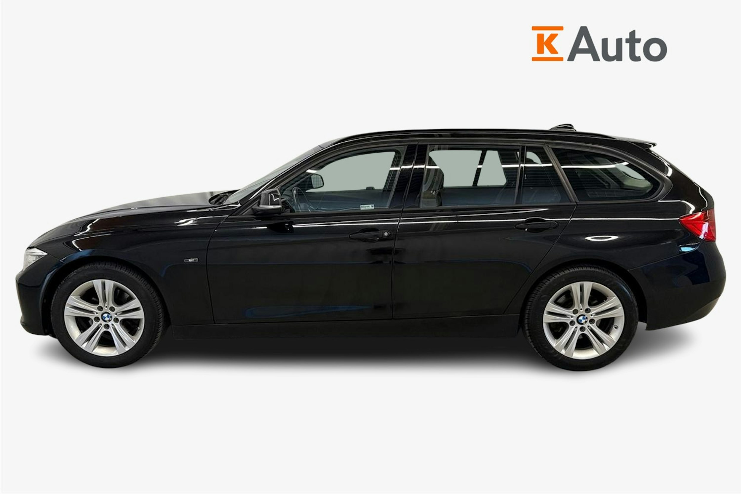 musta BMW 318 2014 kuva 6.