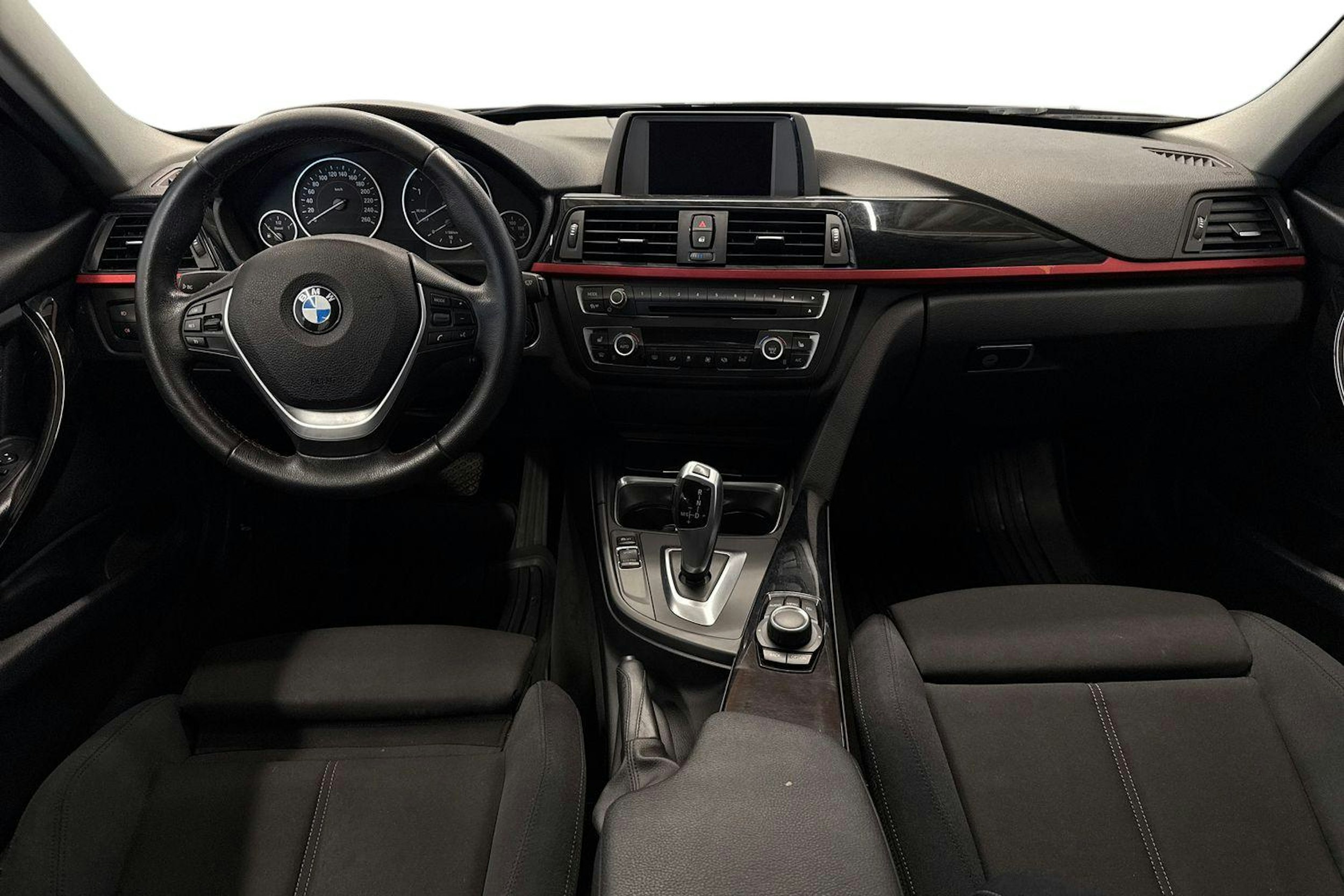 musta BMW 318 2014 kuva 9.