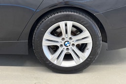 musta BMW 318 2014 kuva 13.