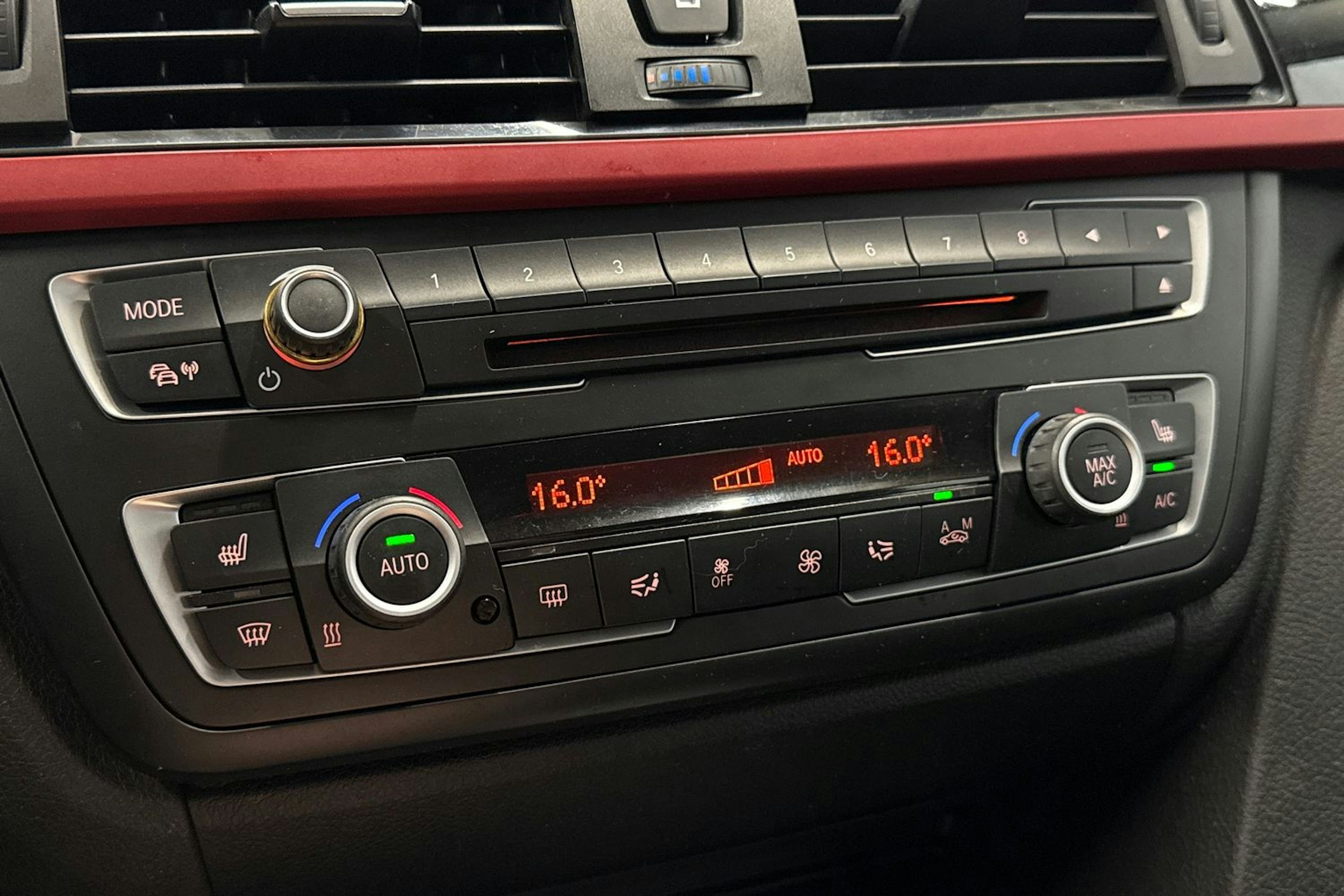 musta BMW 318 2014 kuva 17.