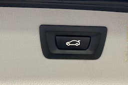 musta BMW 318 2014 kuva 19.
