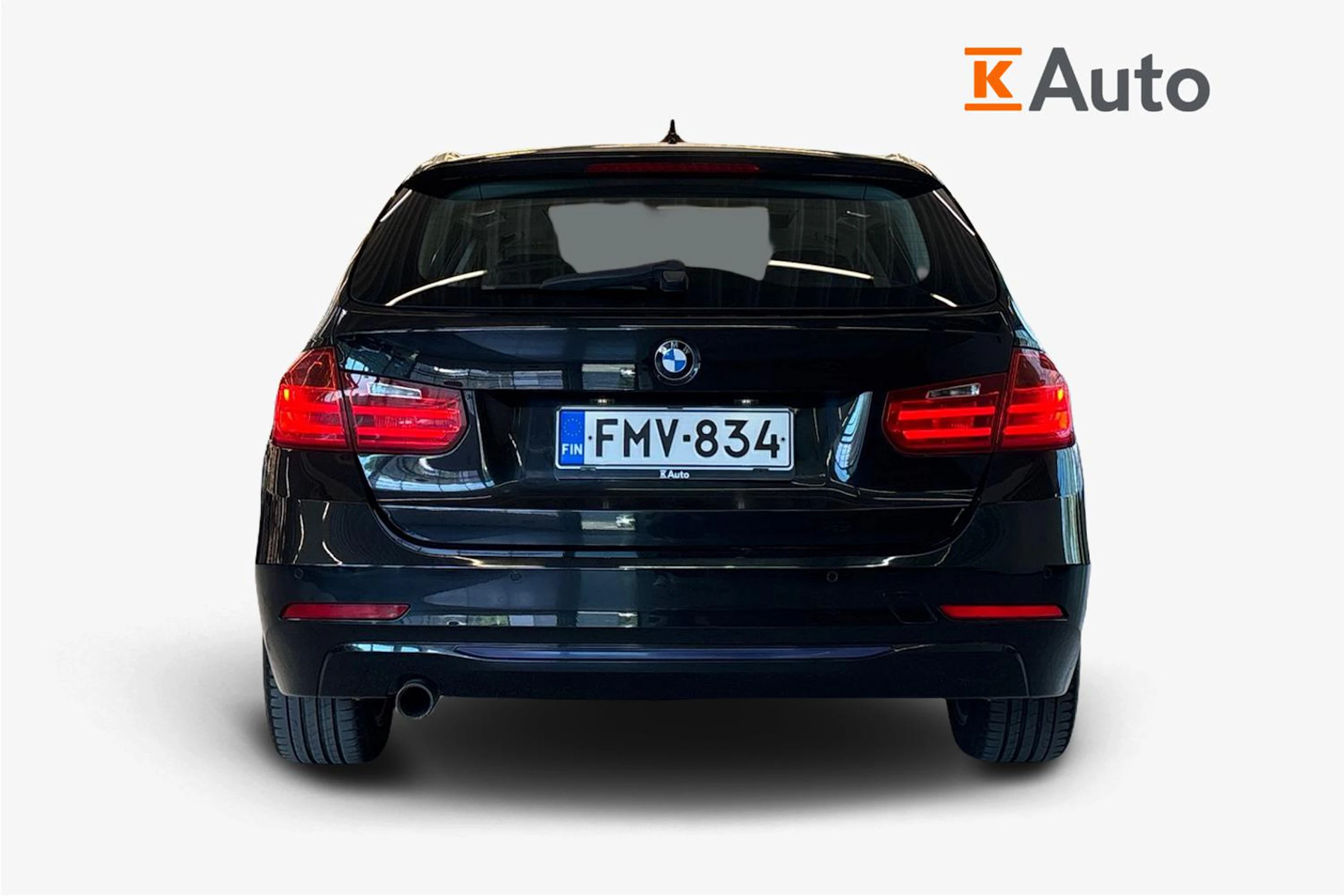musta BMW 318 2014 kuva 3.