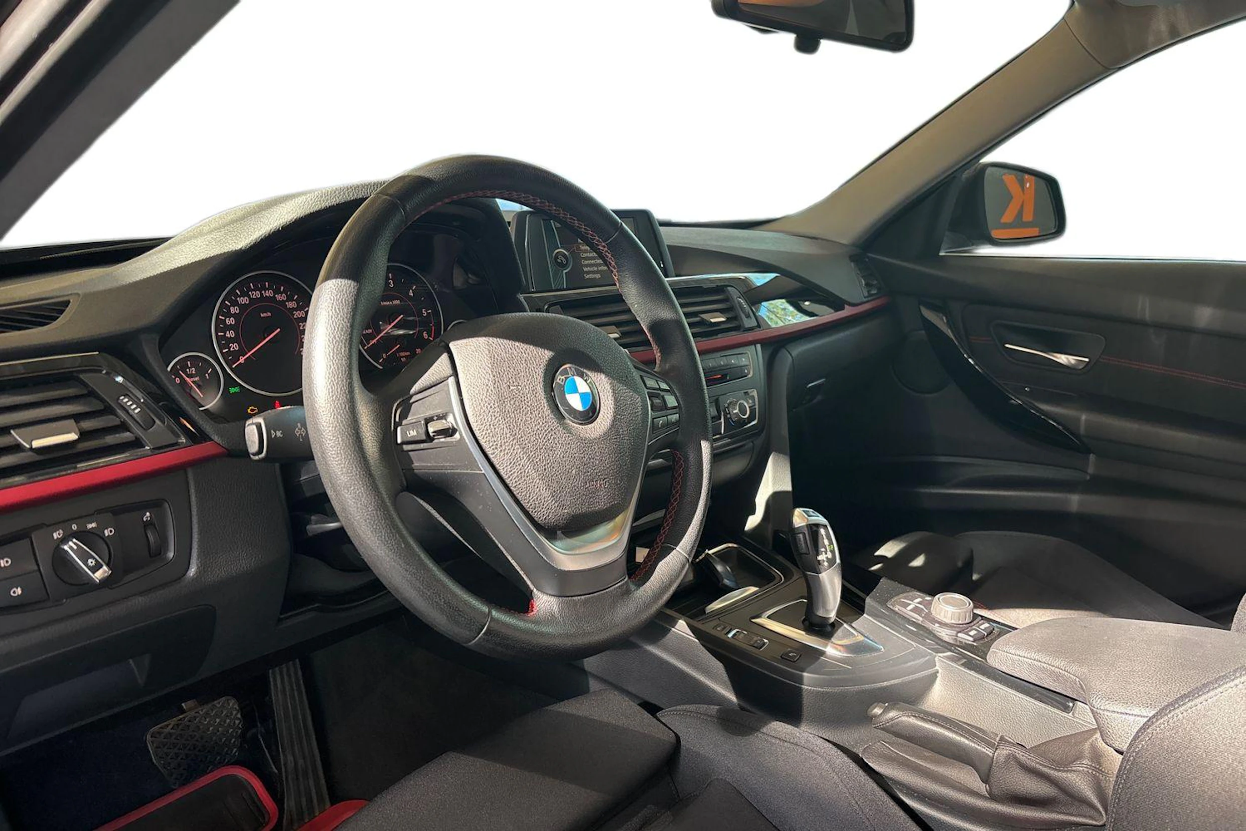 musta BMW 318 2014 kuva 6.