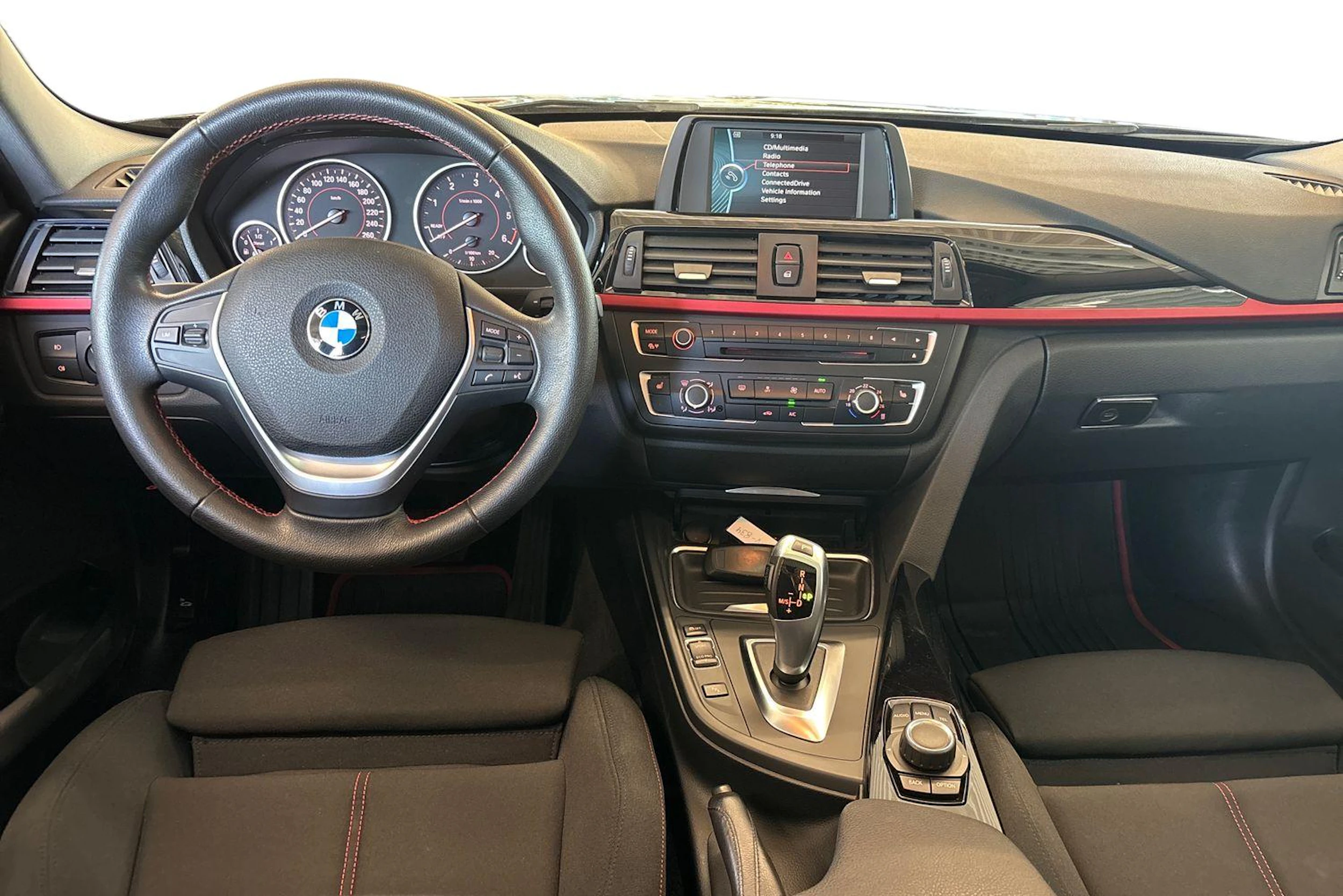 musta BMW 318 2014 kuva 7.