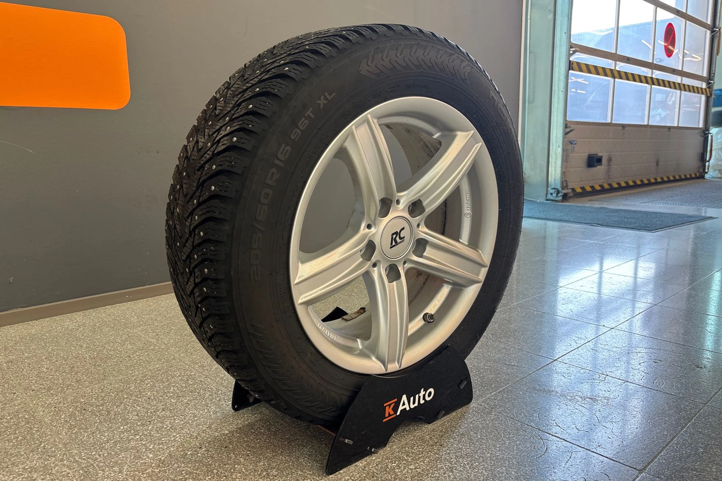 musta BMW 318 2014 kuva 10.