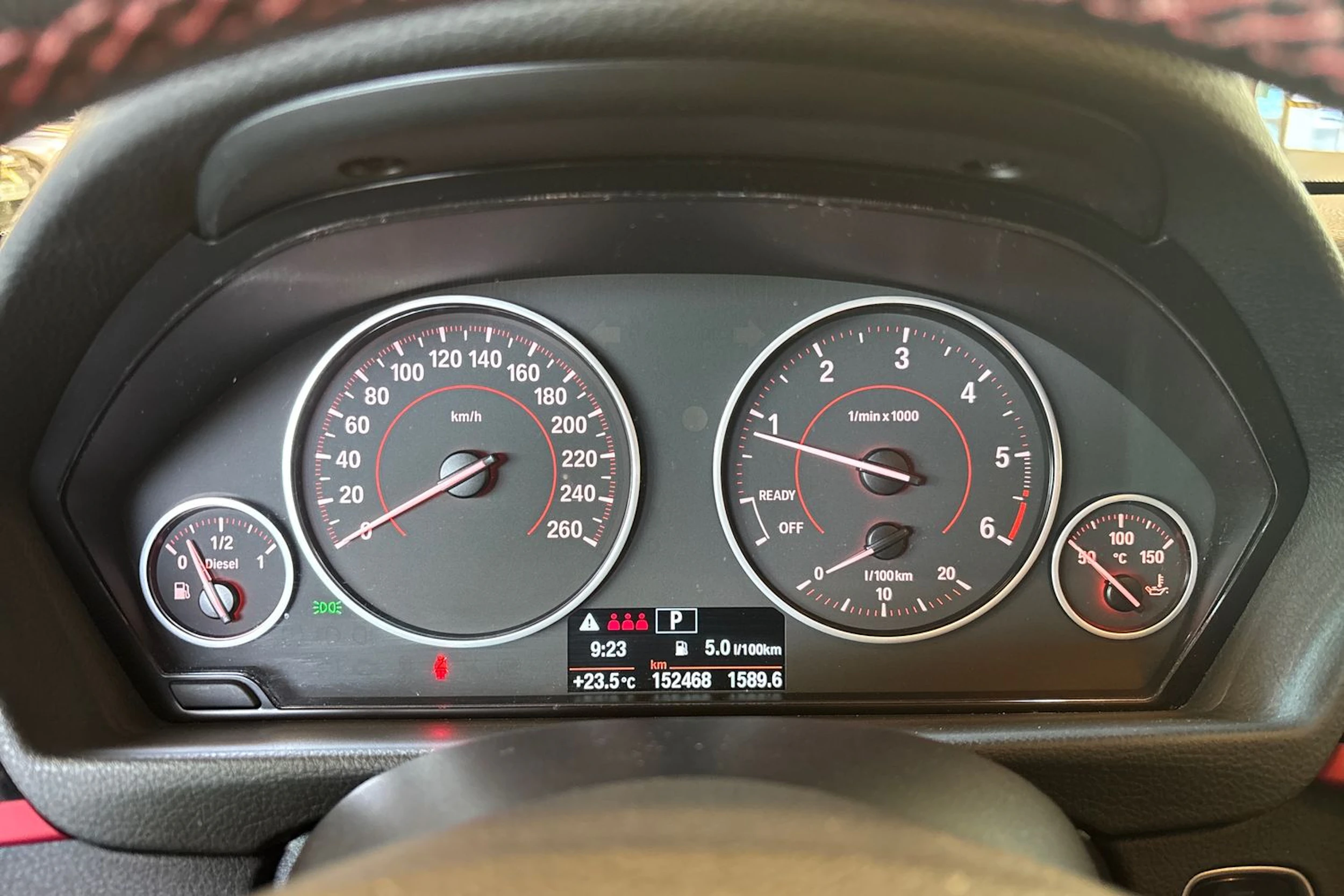 musta BMW 318 2014 kuva 13.
