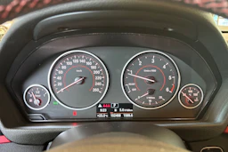 musta BMW 318 2014 kuva 13.