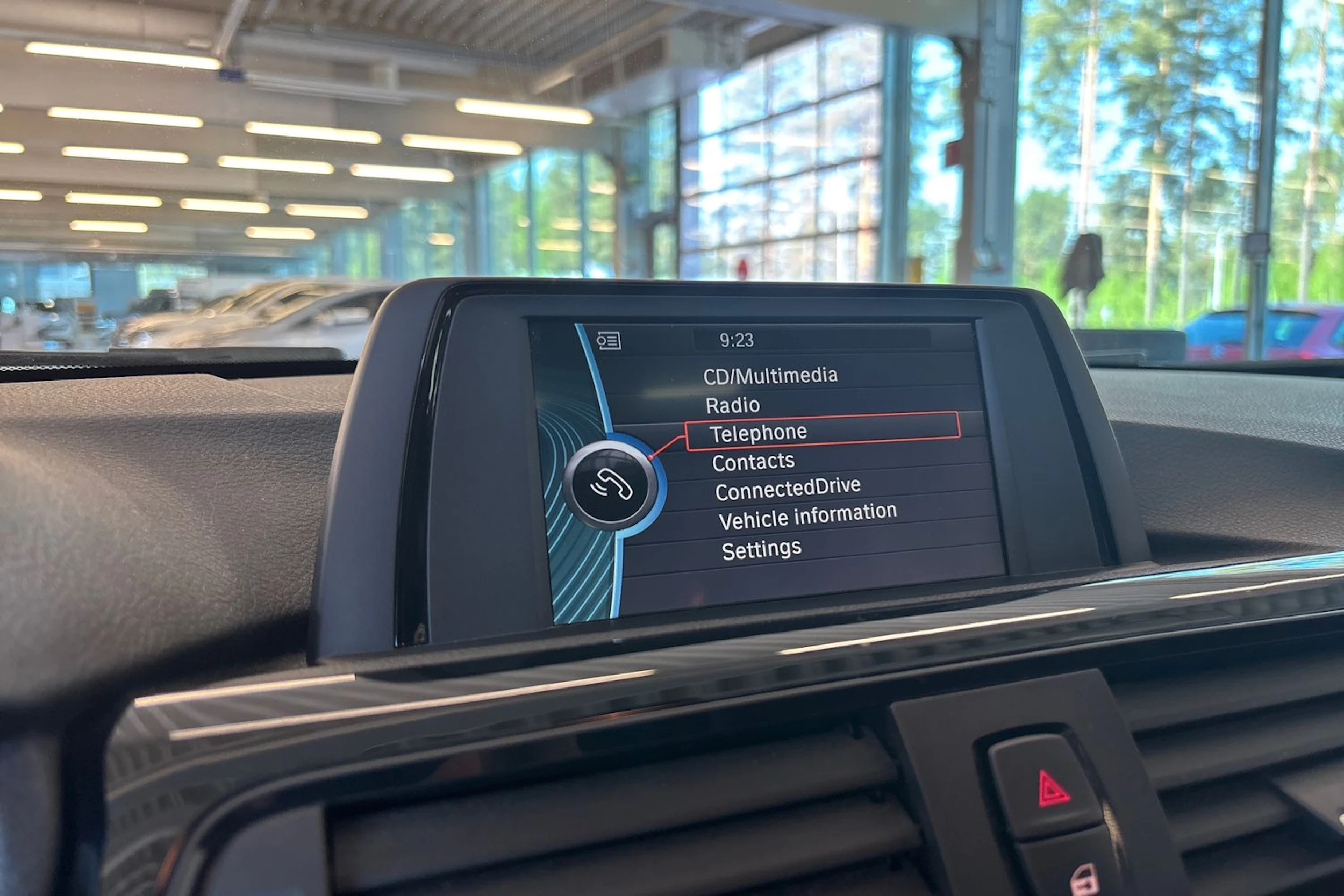 musta BMW 318 2014 kuva 14.