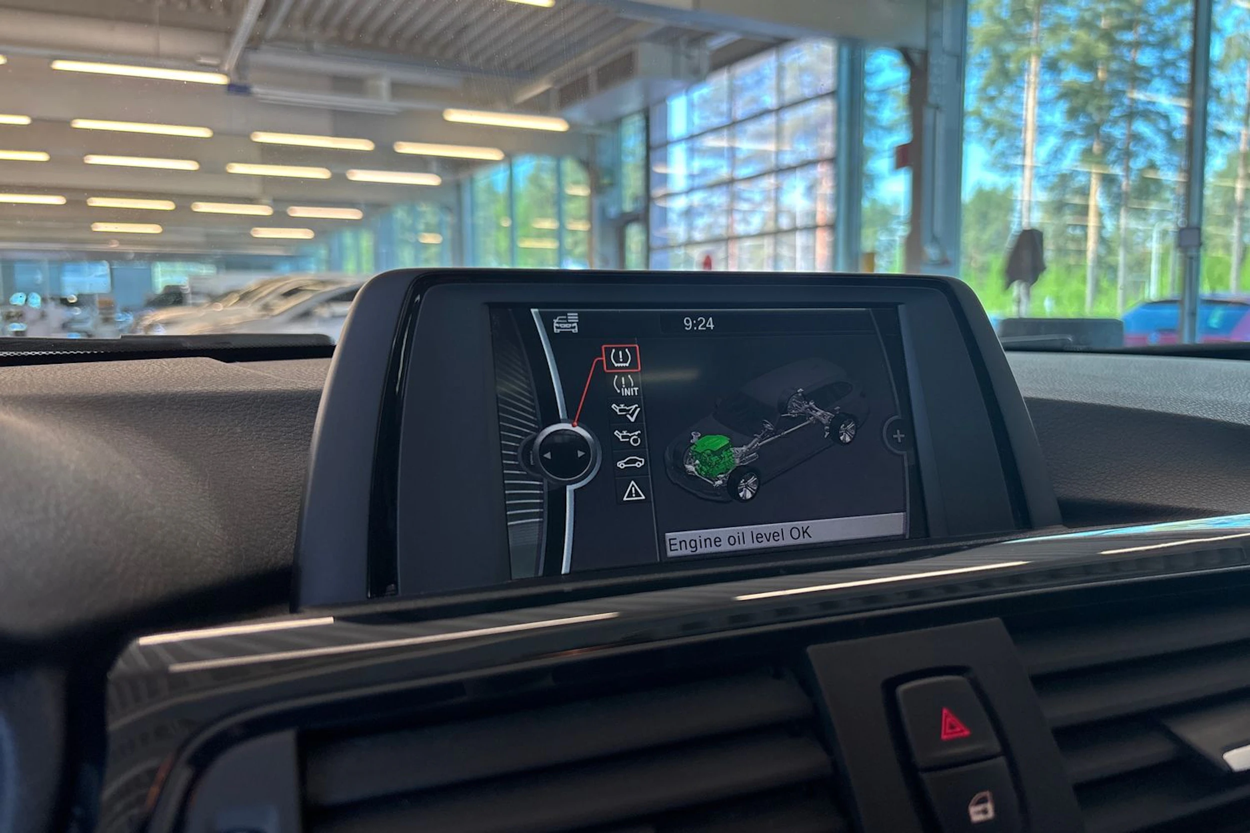 musta BMW 318 2014 kuva 15.