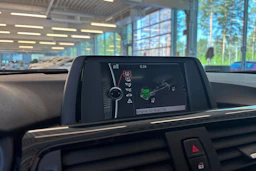 musta BMW 318 2014 kuva 15.