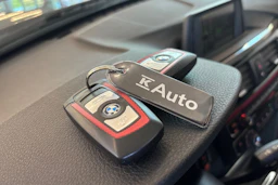 musta BMW 318 2014 kuva 18.