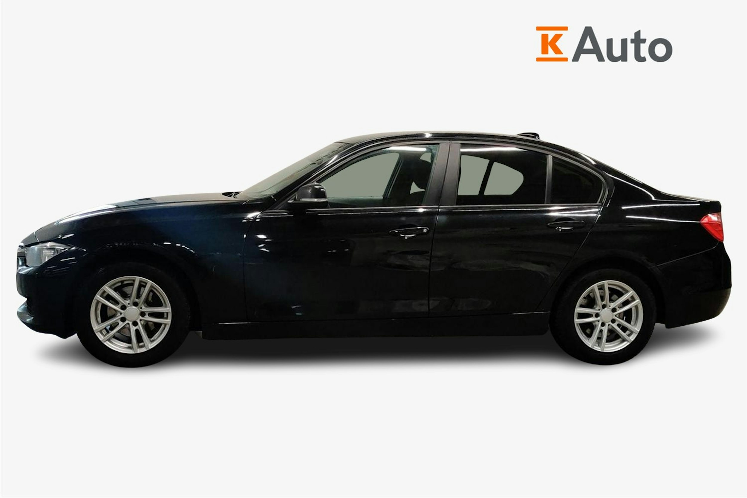 musta BMW 318 2014 kuva 6.