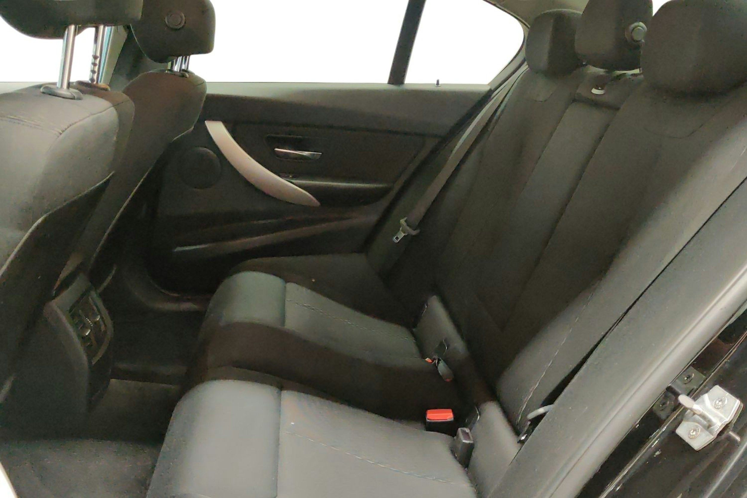 musta BMW 318 2014 kuva 10.