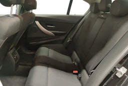 musta BMW 318 2014 kuva 10.