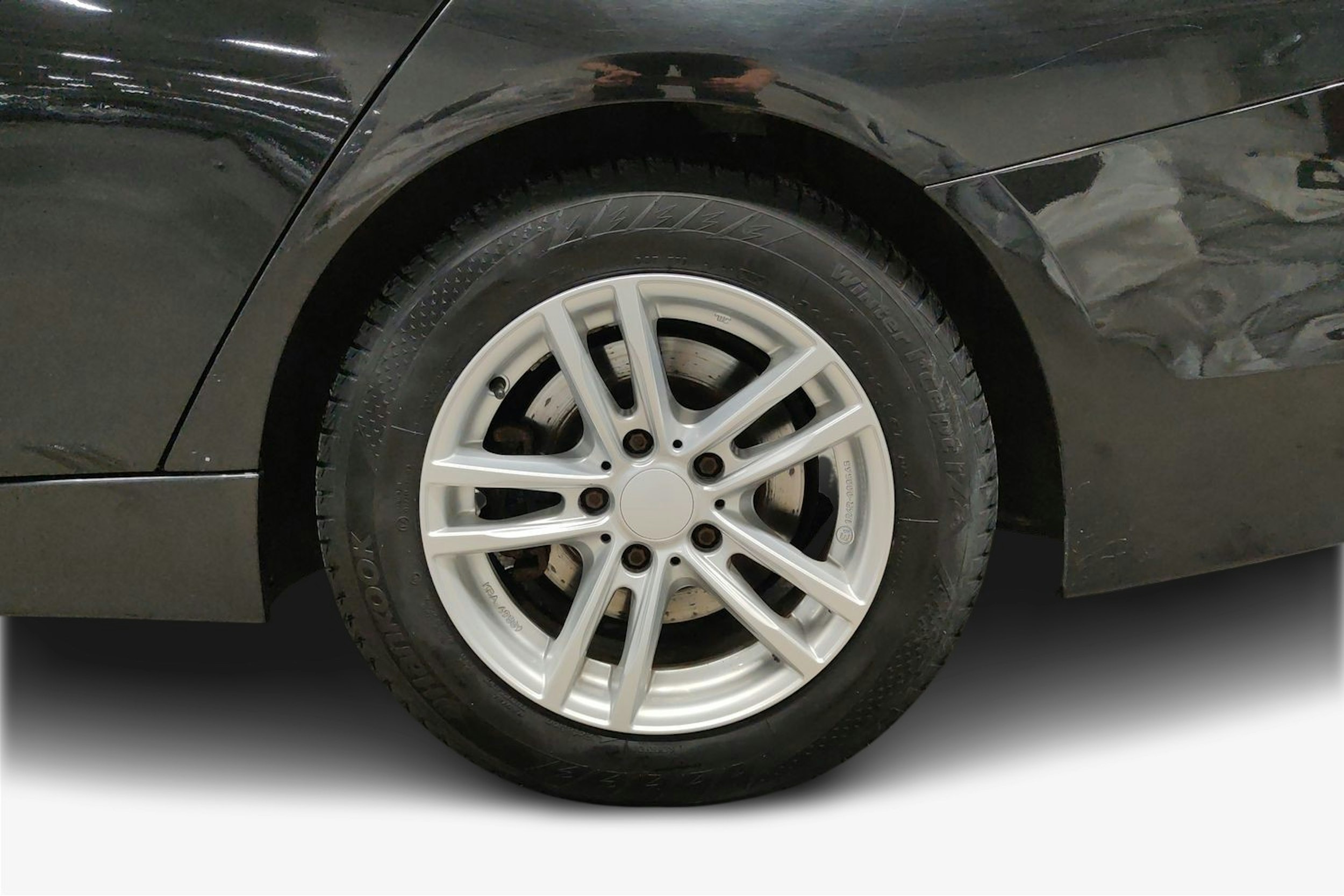 musta BMW 318 2014 kuva 11.