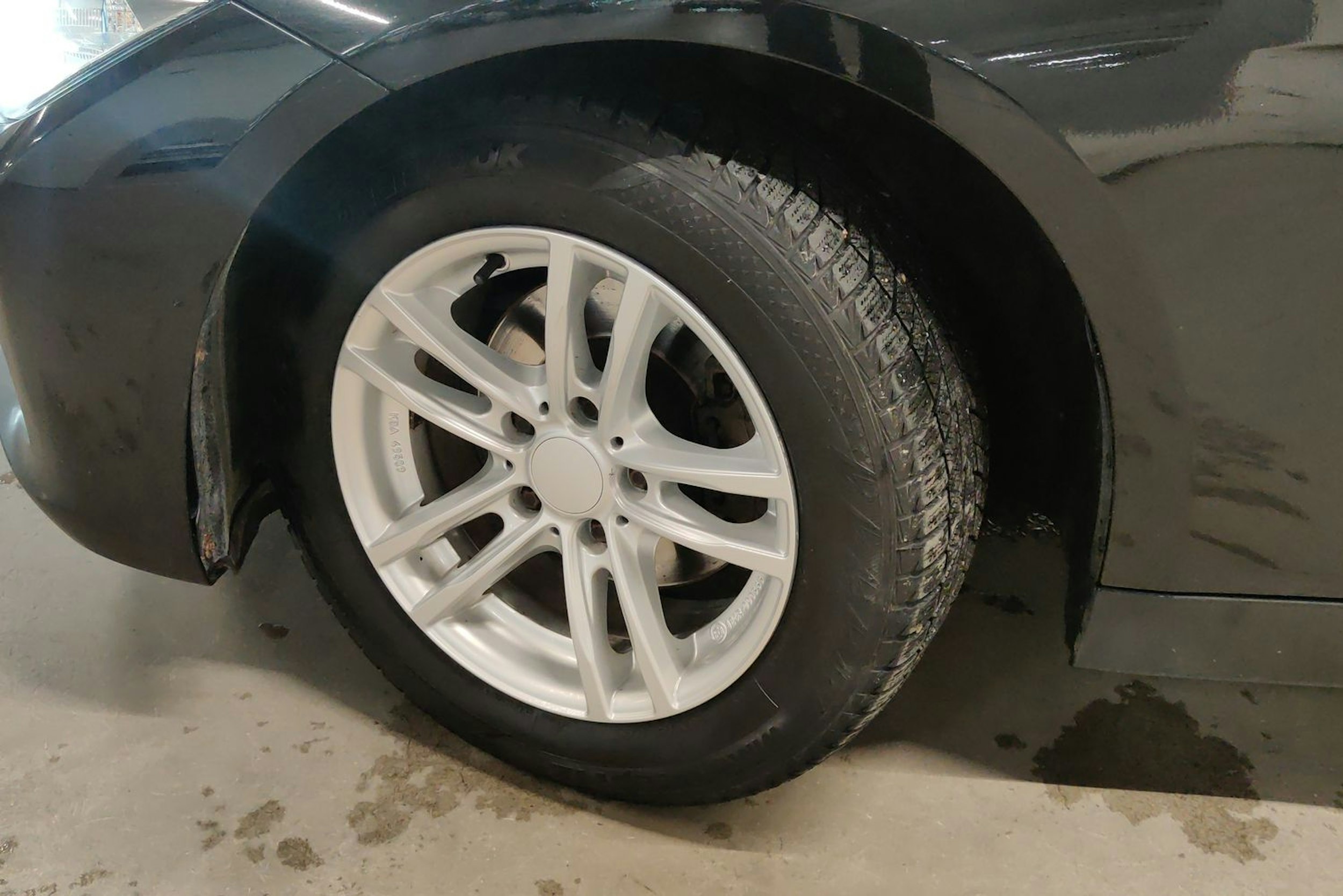 musta BMW 318 2014 kuva 13.