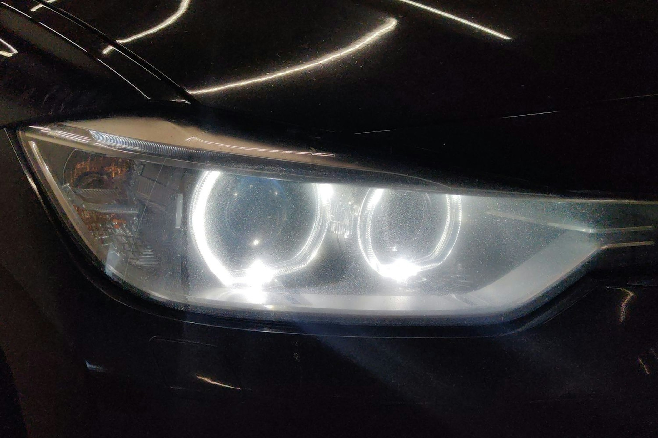 musta BMW 318 2014 kuva 14.