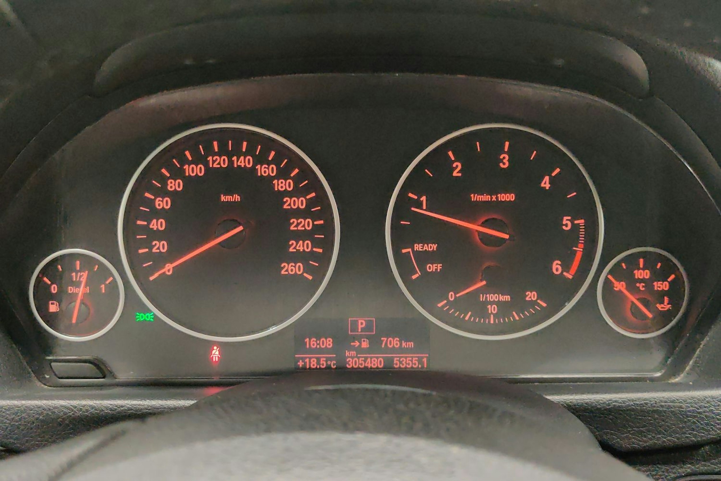 musta BMW 318 2014 kuva 16.