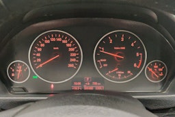 musta BMW 318 2014 kuva 16.