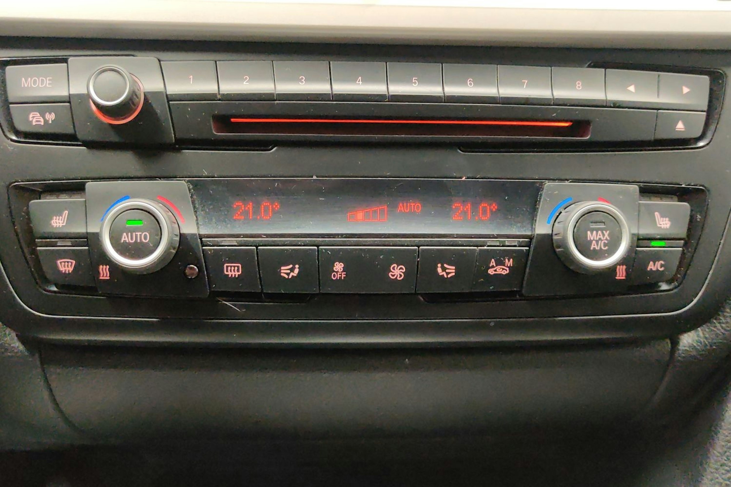 musta BMW 318 2014 kuva 18.