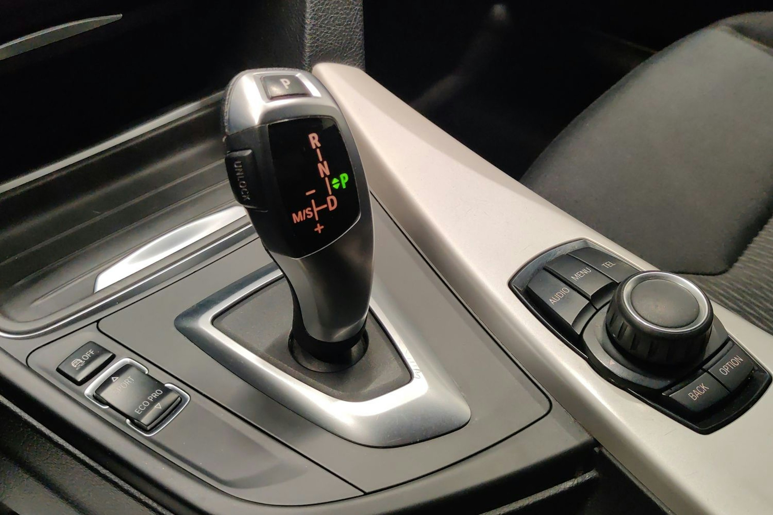 musta BMW 318 2014 kuva 20.