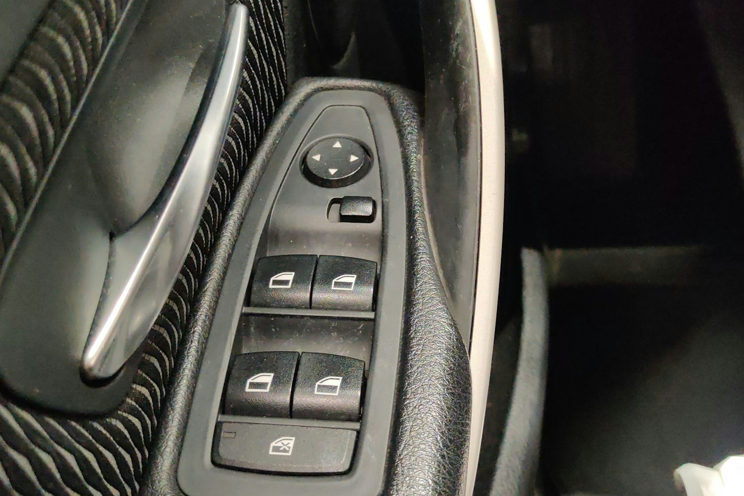 musta BMW 318 2014 kuva 23.