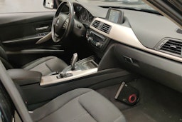 musta BMW 318 2014 kuva 24.